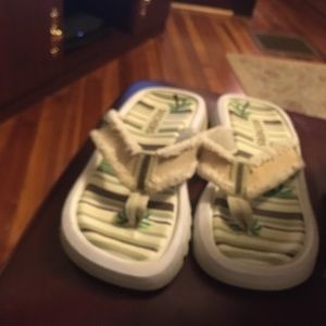 PAlm tree flip flops